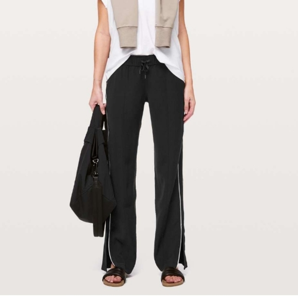 🍋Like New Lululemon On The Right Track Pant - Picture 3 of 15